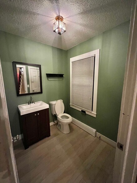 Building Photo - 11 Starr St