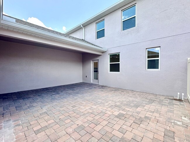 Building Photo - Modern Comfort Meets Community Living in K...