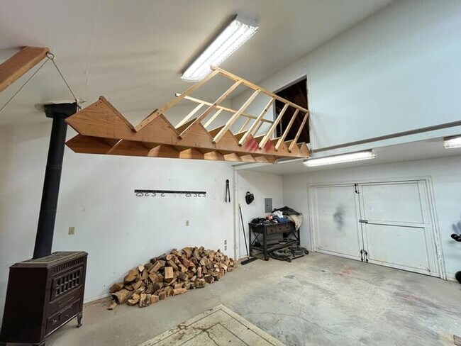 Building Photo - Horsemans Property