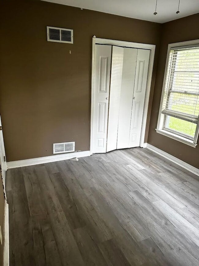 Building Photo - 2625 E Cavett Dr
