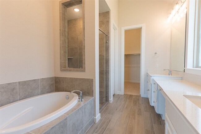 Building Photo - 7310 Camden Crestwood Way