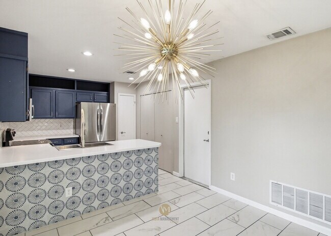 Building Photo - 13811 Stone Hollow