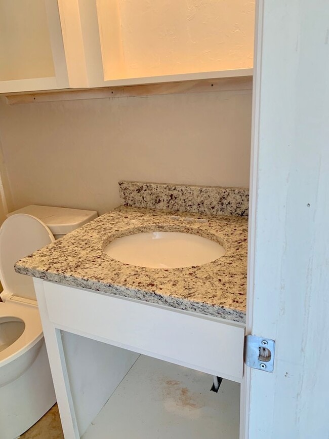 Building Photo - Total Remodel 3bed, 2bath, 2car in S Norman