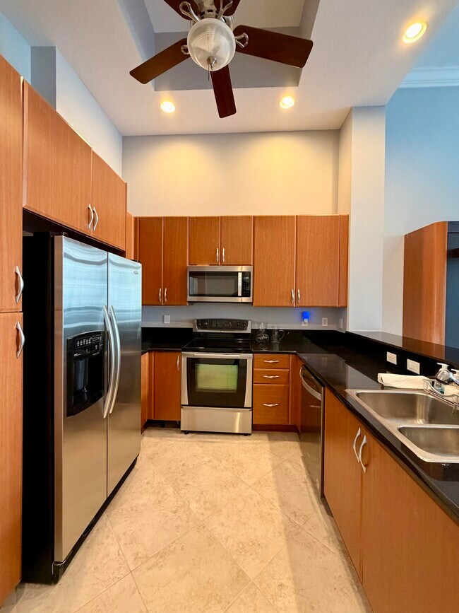 Building Photo - 701 S Olive Ave
