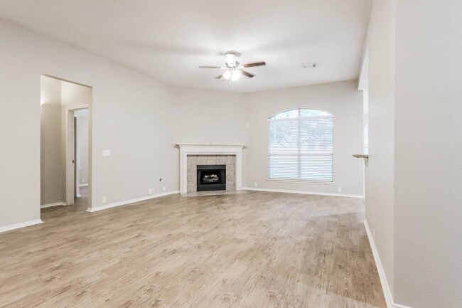 Building Photo - 2011 Louetta Oak Ct