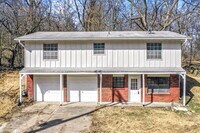 Building Photo - Beautifully Renovated 3 Bedroom Home in KCK Available Now!  1st Month's Rent is FREE!