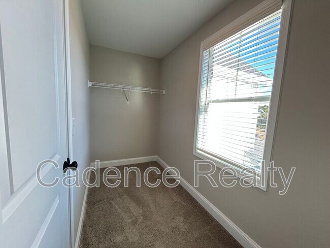 Building Photo - 1637 Grey Cliff Run