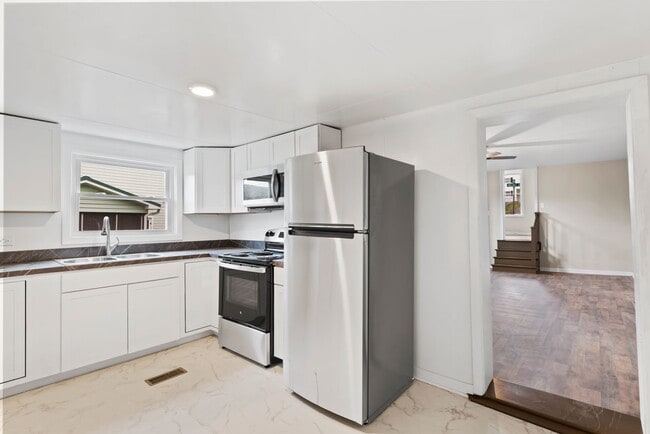 Building Photo - OPEN HOUSE –Thursday, June 5 fom 10:00 AM ...