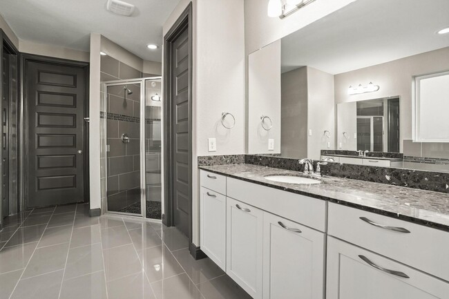 Building Photo - 14105 N Lake Branch Ln