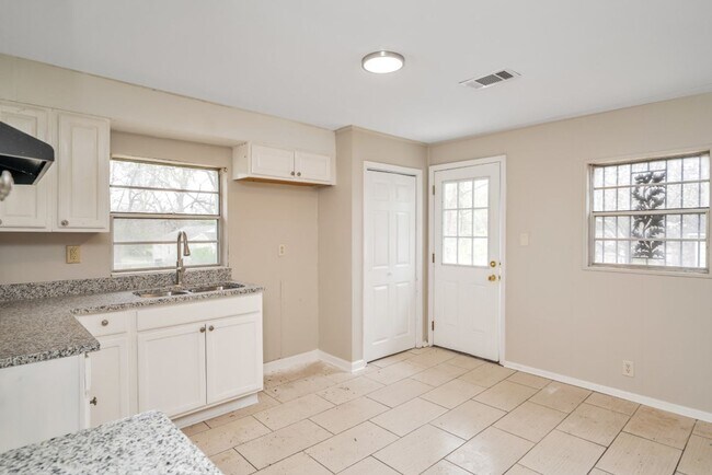 Building Photo - Renovated 4-Bed Home in Pleasant Grove!