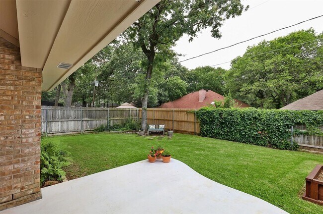 Building Photo - 3 bed, 2 bath home in Burleson