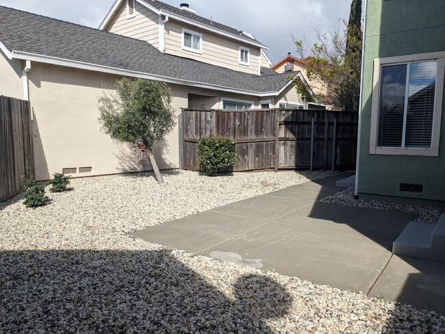 Building Photo - Stunning home in Suisun