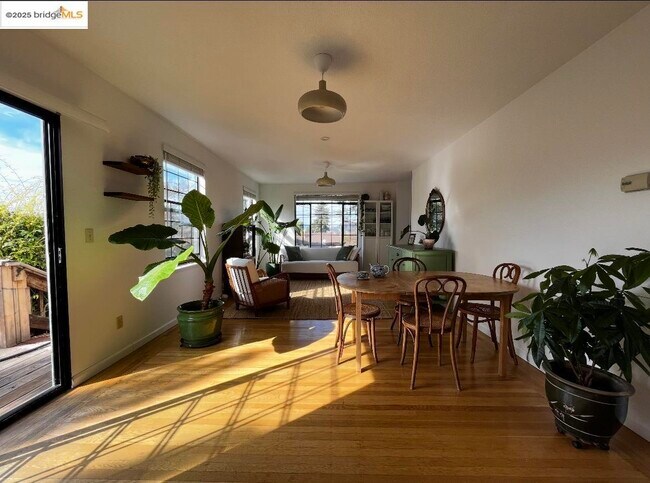Building Photo - 1001 Ordway St