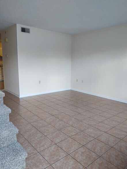 Interior entrance tile throughout 1st floor - 251 Knight Dr