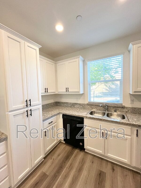 Building Photo - 1487 Bianchi Ln