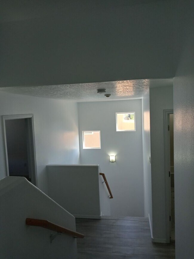 Building Photo - Easy Commute to Los Alamos or Santa Fe