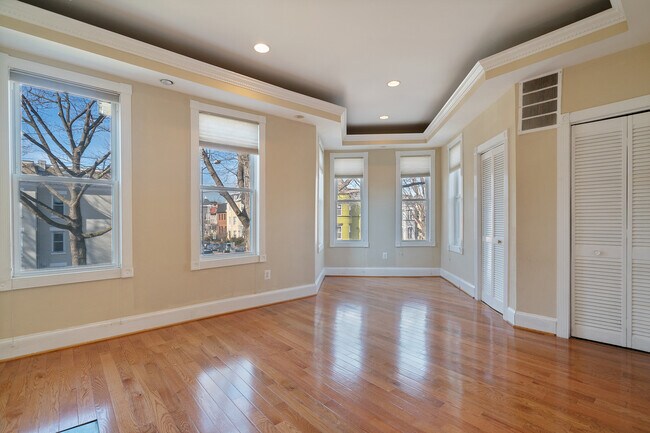 Building Photo - 807 G St NE