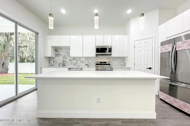 Building Photo - 5395 Heckscher Dr