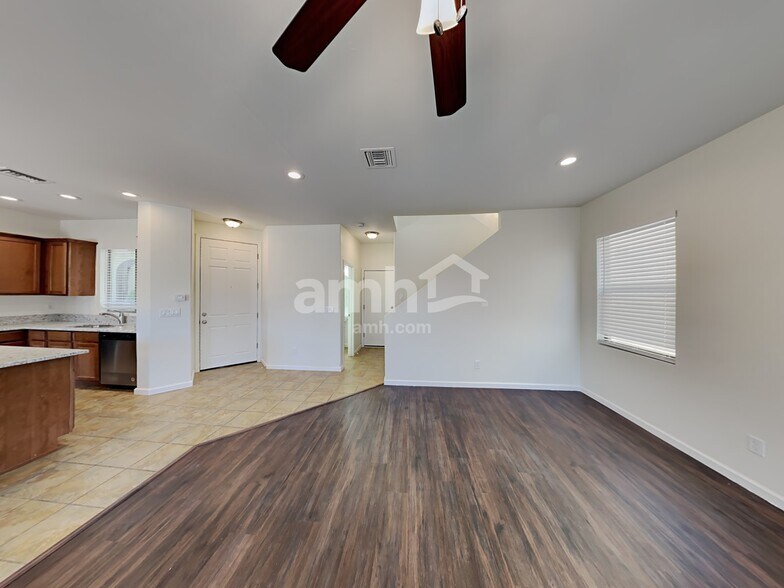 Building Photo - 784 N Highlands Grove Ln