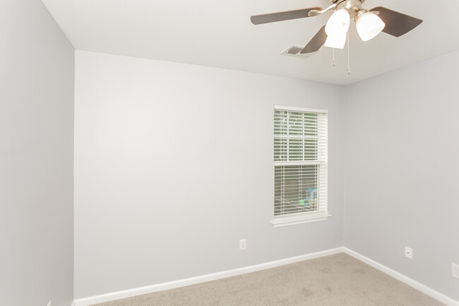 Building Photo - 3 Bedroom Columbia Home