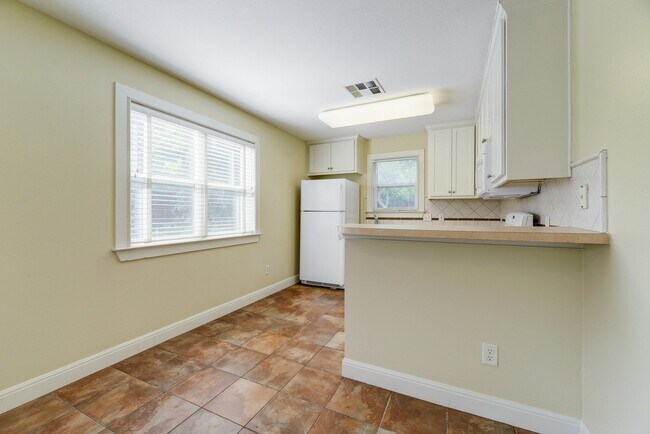 Building Photo - 4527 Avenue B