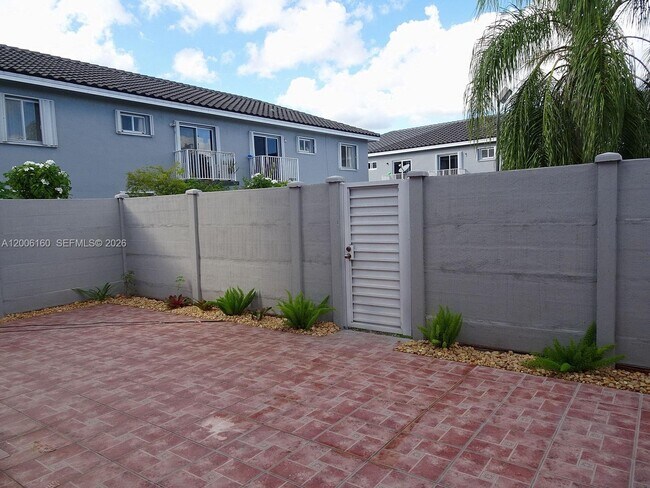 Building Photo - 7921 SW 152nd Ave