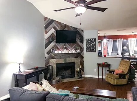 Building Photo - 3012 Hilltop Dr