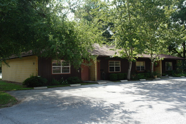Building Photo - Millhopper Pines