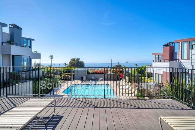 Building Photo - 420 Palos Verdes Blvd