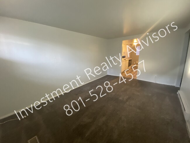 Building Photo - Two-Bedroom Apartment Near Liberty Park!