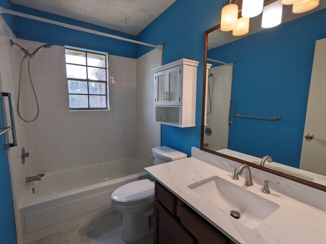 Building Photo - 4715 Sunshine Dr