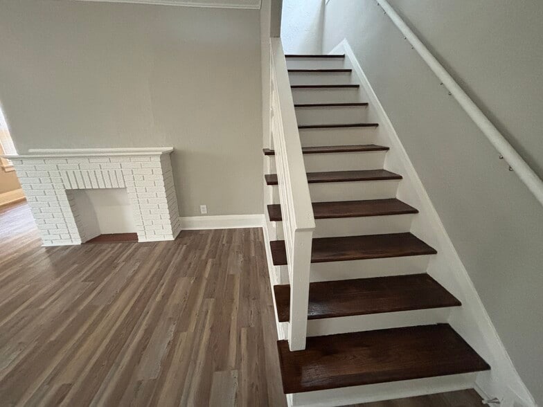 Building Photo - 3524 Leybourn Ave