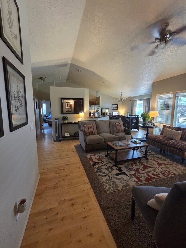 Building Photo - 690 N Caracaras Pl