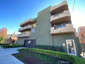 Building Photo - 14006 Vanowen St