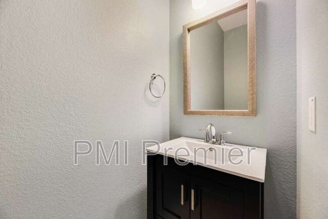 Building Photo - 321 Metropolitan Dr