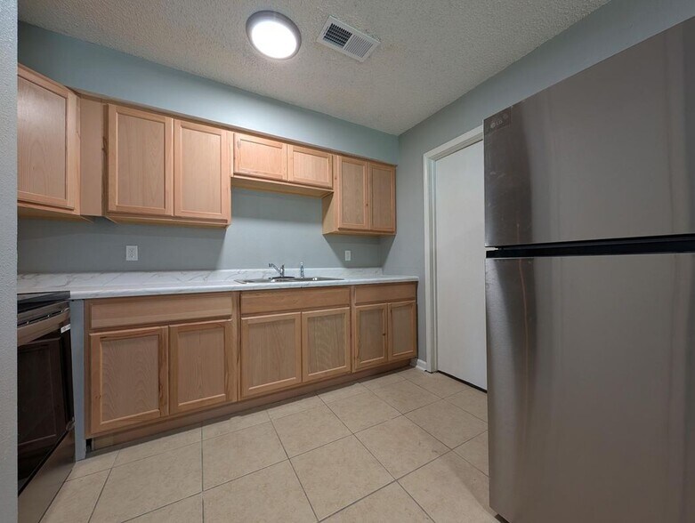 Building Photo - 2113 S Sugar Ridge Dr