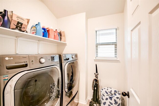 Building Photo - 1924 Stringer Pass