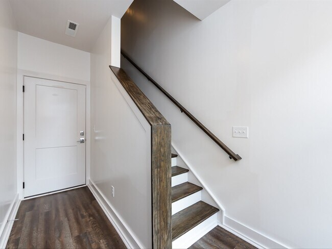 Building Photo - 1207 E 36th St