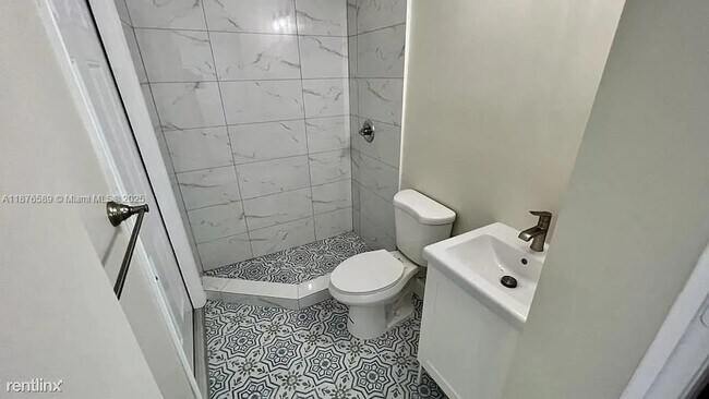 Building Photo - 1701 NW 13th Ct