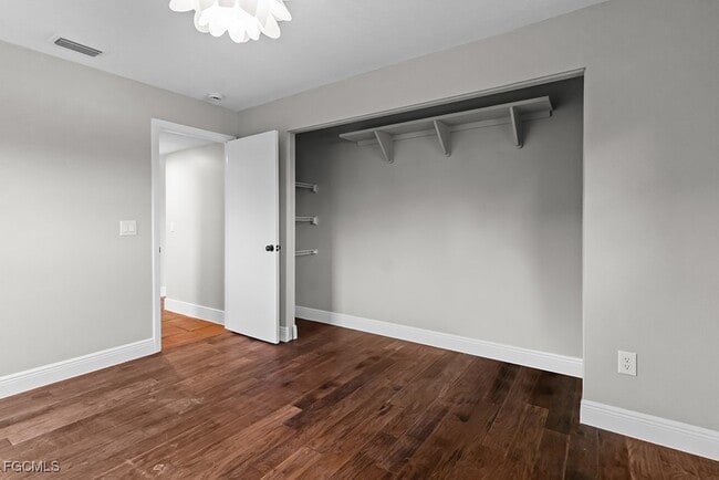 Building Photo - 1384 Burgundy Dr