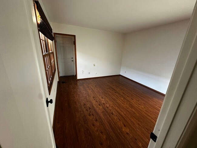 Building Photo - 8555 Circle R Course Ln