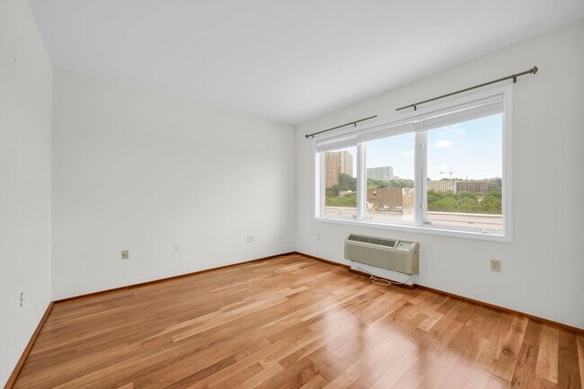 Building Photo - 2110 City Pl
