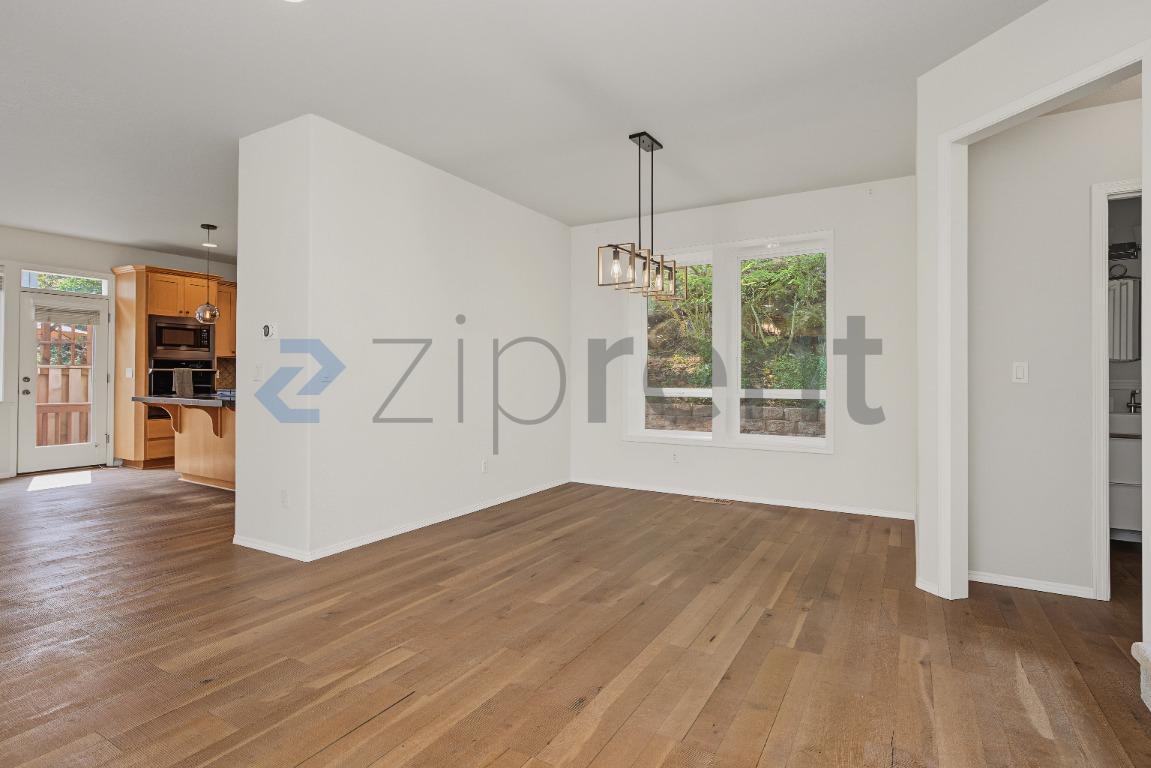 Building Photo - Unit