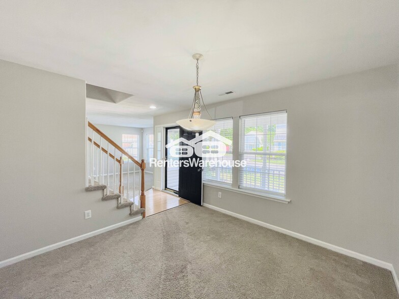 Building Photo - 617 Lord Nelson Ct