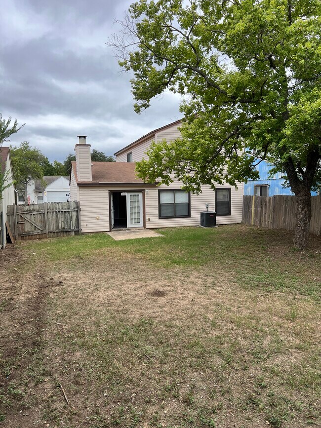 Building Photo - 9713 Village Briar