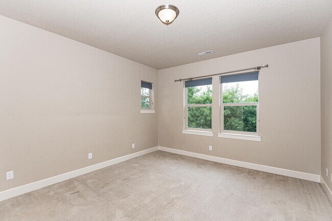 Building Photo - 14822 SW Mulberry Dr