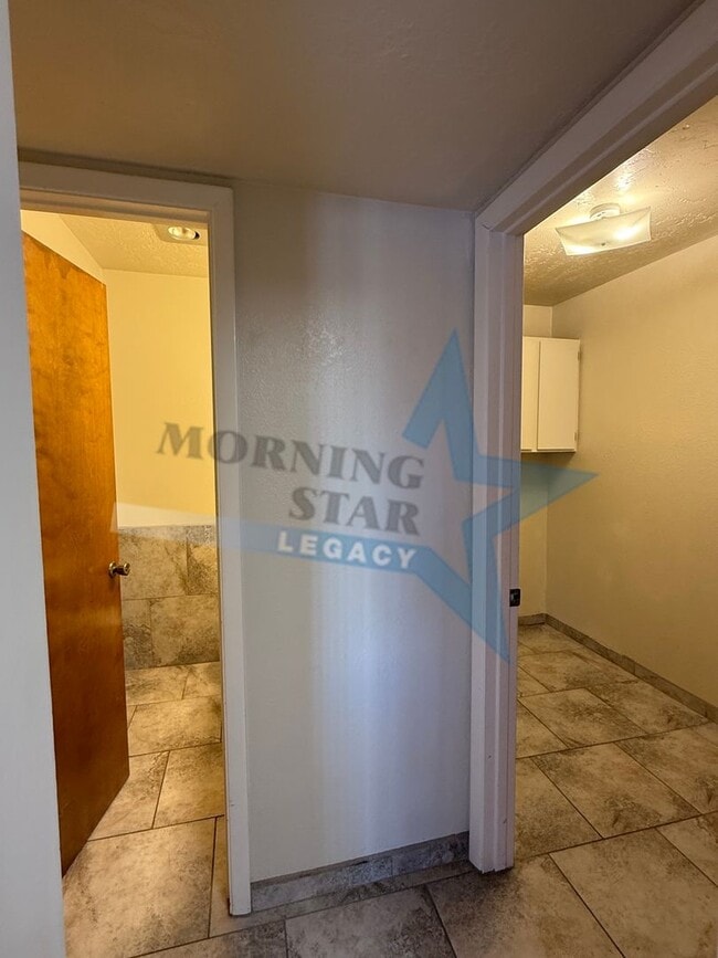 Building Photo - 3 Bed Condo W/ yard!