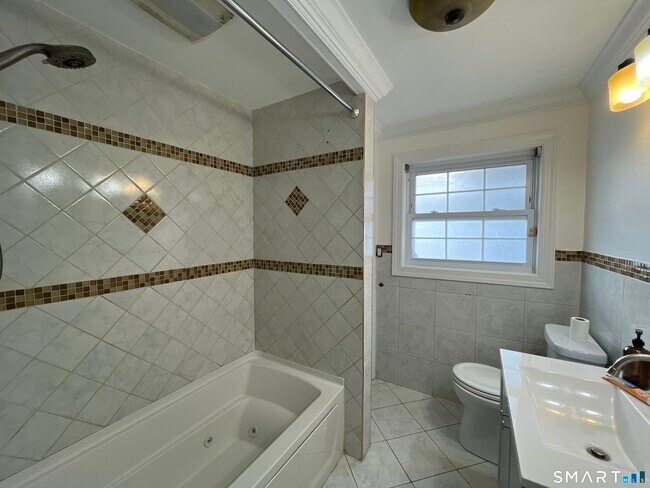 Building Photo - 110 Roger White Dr