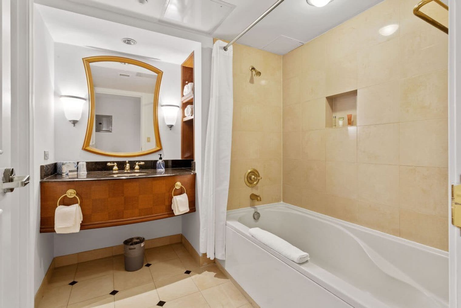 Building Photo - 810 Pacific Ave