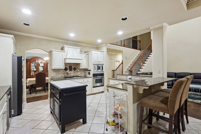 Building Photo - Resort-Style Living in Bixby!